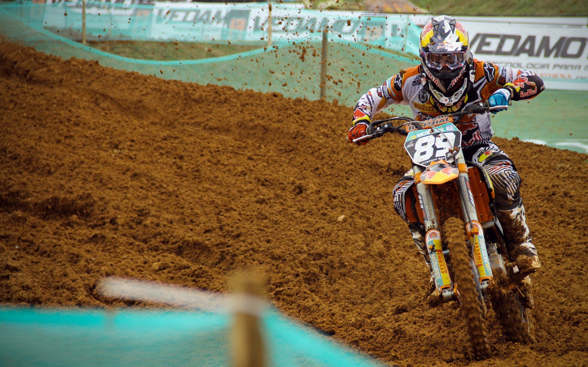 巴塞罗那再度展现强大实力，积分榜上继续紧追领先者，巴塞罗那2020-2021赛季