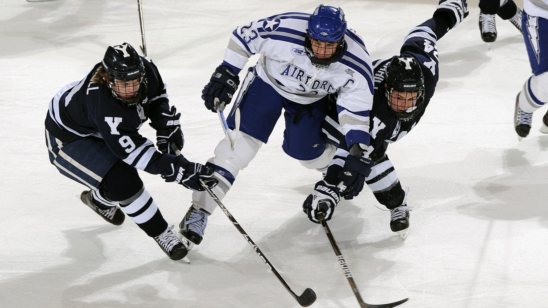 精彩足球盛事持续进行，球队实力对比激烈，足够精彩 足球比赛
